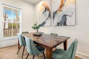 Dining - Townhouse On The Hill - Walkable to DT (Fayetteville)