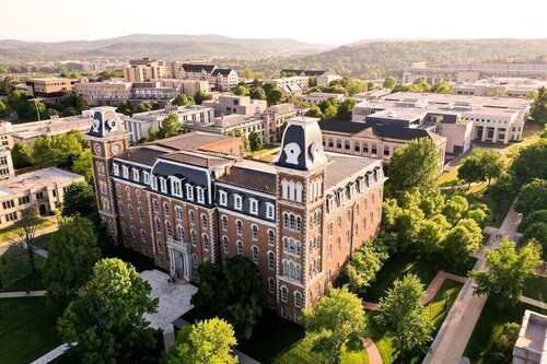 Townhouse On The Hill - Walkable to DT