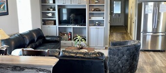 The Pearl - Beautiful, renovated Houseboat in Venice Marina! 