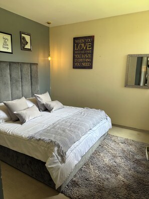 3 bedrooms, desk, iron/ironing board, free WiFi - cozy apartment 10 minutes from the town (Antioquia)