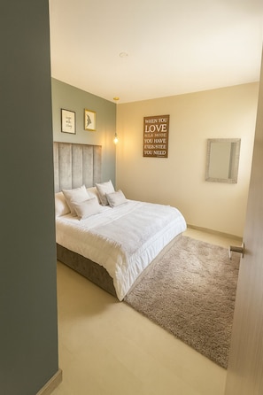 3 bedrooms, desk, iron/ironing board, free WiFi