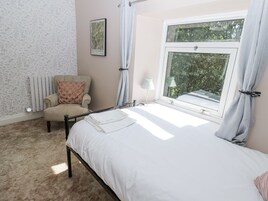 Stuga | 2 sovrum, individuell inredning, unika möbler och gratis wi-fi