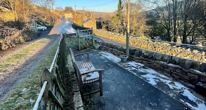 Joyces Cottage, 2 Brown Hill