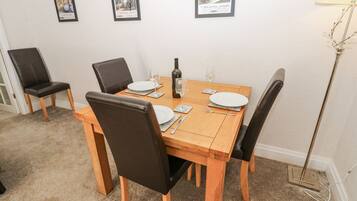 Cottage | Dining