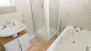 Cottage | Bathroom | Shower