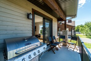 Outdoor dining - Initial| Koala | Condo Mont-Sainte-Anne (Beaupré)