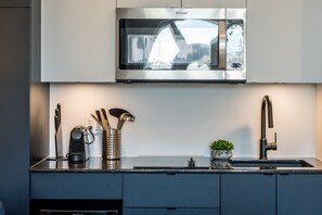 Réfrigérateur, micro-ondes, cafetière/bouilloire