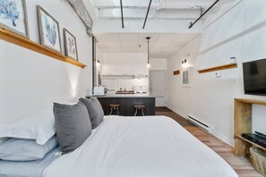 1 bedroom, iron/ironing board, WiFi, bed sheets - INITIAL | MEMORY FACTORY | Centre-Ville de Québec (Québec City)