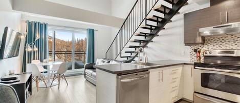 Geladeira, micro-ondas, fogão, cooktop