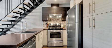 冰箱、微波炉、烤箱、炉灶