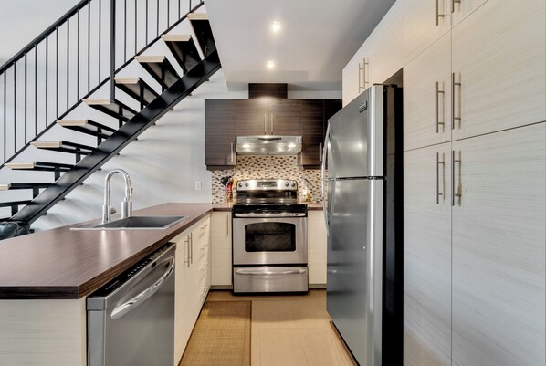 Fridge, microwave, oven, stovetop