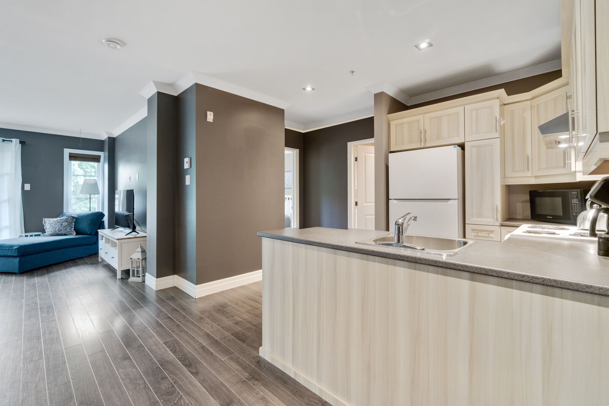 Fridge, microwave, stovetop, cookware/dishes/utensils