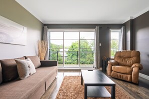 TV - Initial / CAVALIER / Chutes-Montmorency QC City (Boischatel)