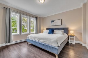 1 habitación, tabla de planchar con plancha, wifi y ropa de cama