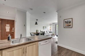 Interior - INITIAL | BUTTERFLY | Chutes-Montmorency QC City (Boischatel)