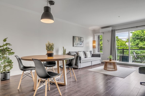 TV - INITIAL | BUTTERFLY | Chutes-Montmorency QC City (Boischatel)