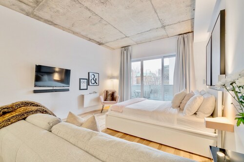 INITIAL | VOGUE HC | Limoilou QC City + FREE PARKING