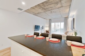 1 habitación, tabla de planchar con plancha, wifi y ropa de cama