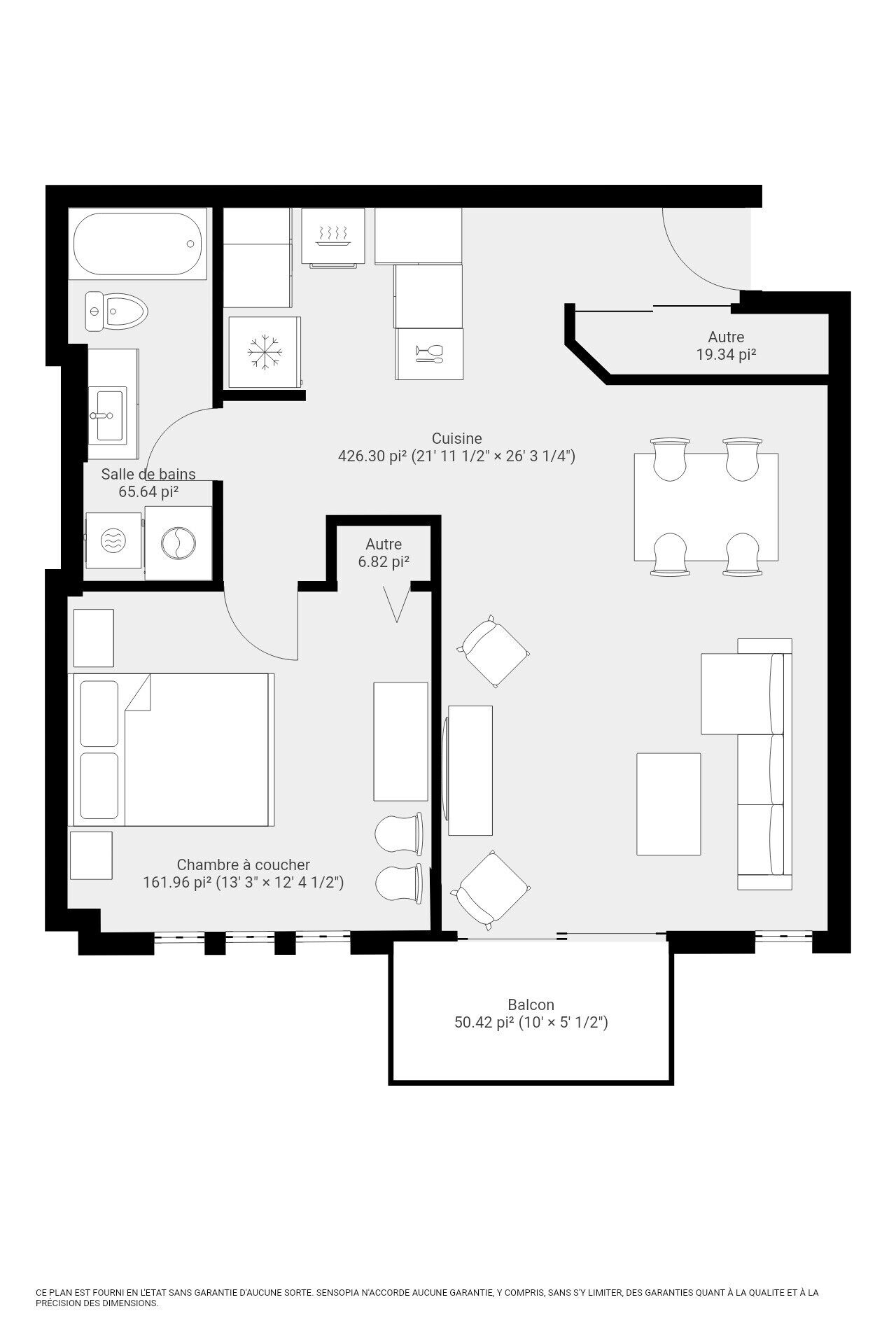 Ein Grundriss eines Hotels mit Wohnzimmer, Küche, Bad, Essbereich und Balkon.