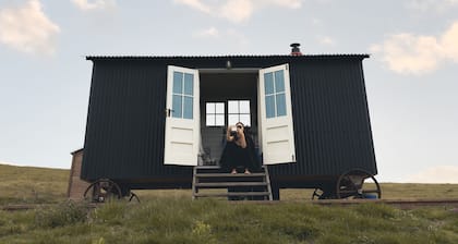 Dog Friendly Shepherd's Hut, Perfect for Couples