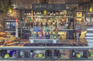 Cabaña | Bar (en la propiedad)