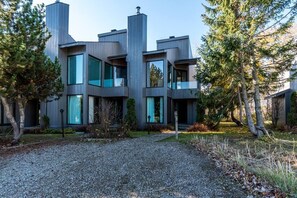 Exterior - INITIAL | SOMMET | Mont-Sainte-Anne (Beaupré)