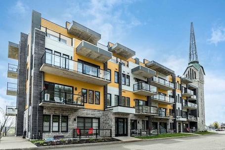 Exterior. INITIAL | ESPACE SOLEIL | Chutes-Montmorency + Vue Fleuve