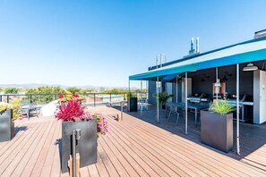 Outdoor dining - INITIAL | CLASSE S | Centre-ville de Québec + stat (Québec City)