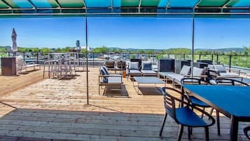 Tempat makan outdoor