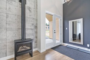 Interior - Initial | Soeur No1 | MSA (Saint-Ferréol-les-Neiges)