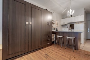 Fridge, microwave, oven, coffee/tea maker