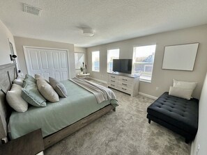 6 habitaciones, tabla de planchar con plancha, cuna de viaje y wifi 