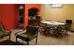 Dining - Vacation House in Sierpe Osa (Sierpe)