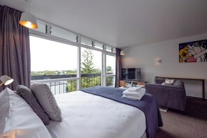 1 bedroom, iron/ironing board, internet, bed sheets