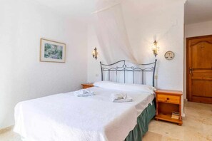 4 chambres, fer et planche à repasser, lit parapluie, Wi-Fi gratuit