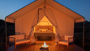 The Powell Tent | 低反発ベッド、ベビーベッド、WiFi (無料)、客室ごとに異なるインテリア