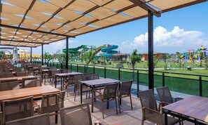 รับประทานอาหารกลางแจ้ง