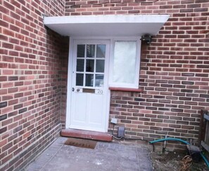 Exterior detail - South Harrow Apartment With Free Parking (Harrow)