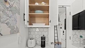 咖啡機/沖茶器、迷你雪櫃、爐具、廚房用具/餐具/器皿