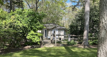 Renovated 2 BR Cottage-Perfect for North Fork Beach,Vineyard,Wedding Vacations!