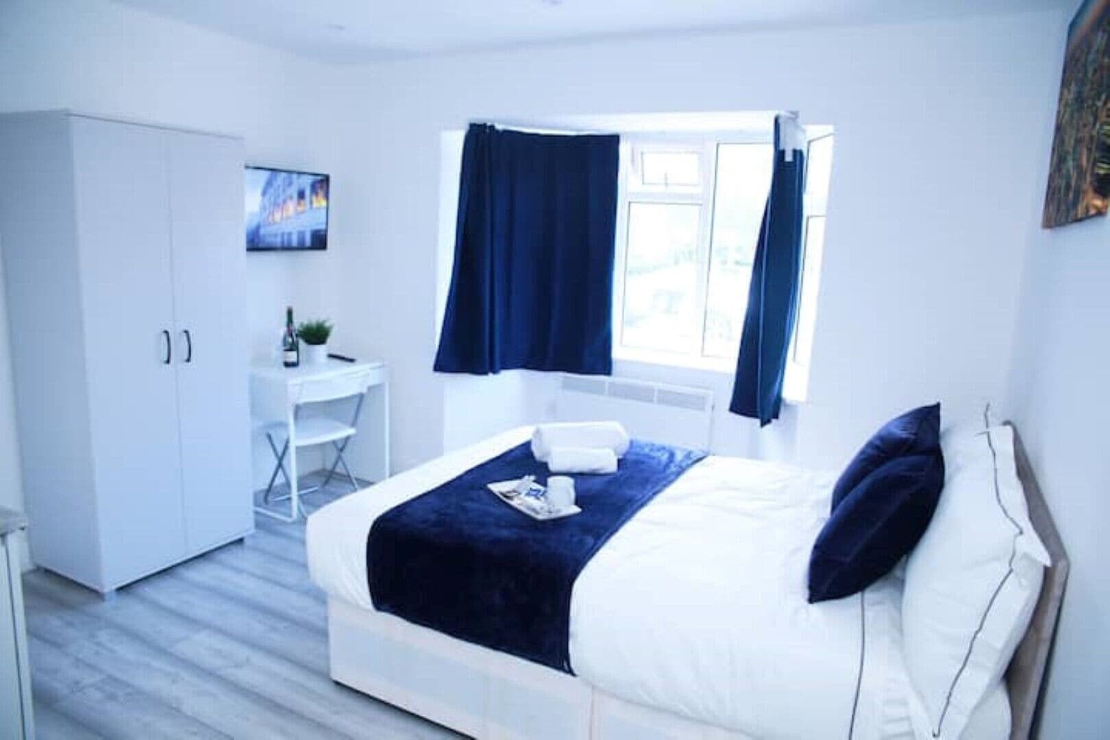 Iron/ironing board, WiFi, bed sheets