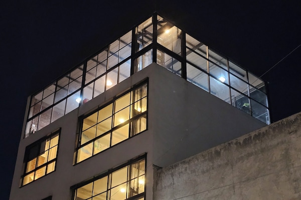 Vista frontal de la propiedad