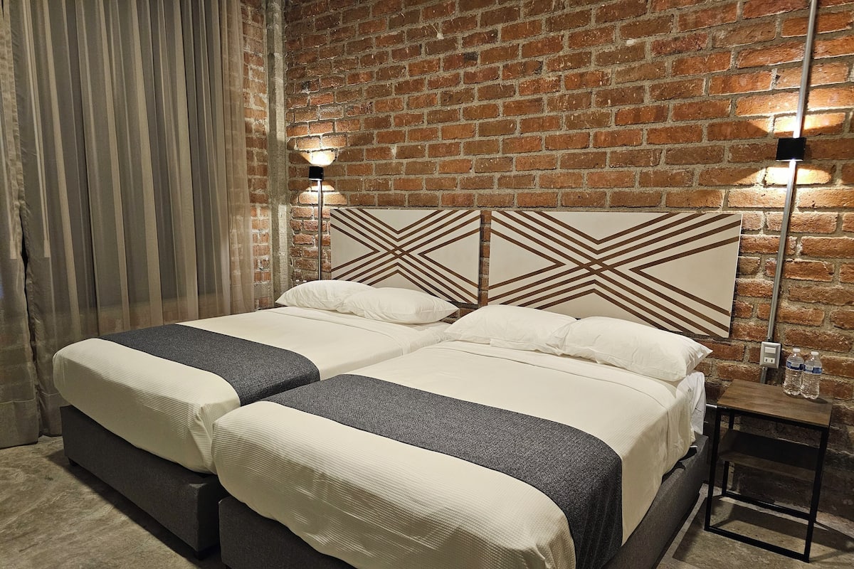 Deluxe Quadruple Room, City View