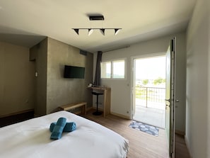 Kamar Double Comfort | Didekorasi berbeda-beda dan dilengkapi dengan perabotan berbeda-beda