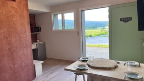 Family Apartment | In-room dining