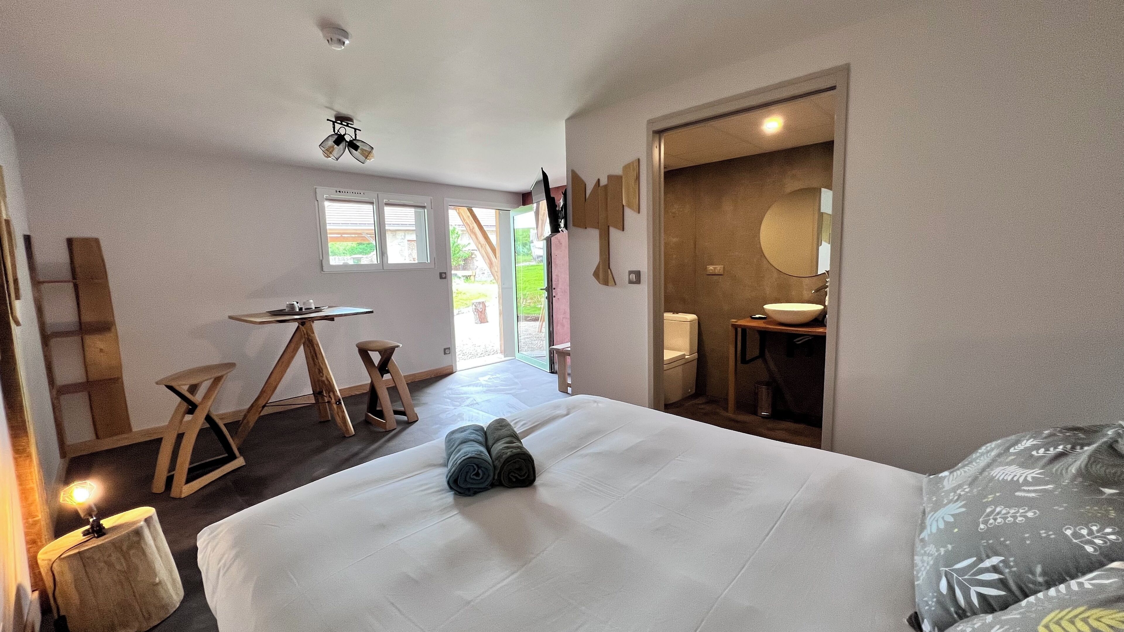 Quarto conforto | Individualmente decorados, individualmente mobiliados, Wi-Fi de cortesia