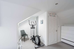 Fitness facility - Welcoming 4BD House with Garden in Dublin! (Dublin 6)