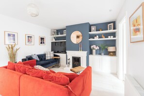 TV, offices - Welcoming 4BD House with Garden in Dublin! (Dublin 6)