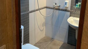 Economy Double Room | Bathroom - New York Capsule Hotel (Yerevan)