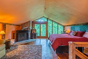 5 bedrooms, desk, iron/ironing board, free WiFi